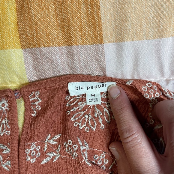 LIKE NEW Blue Pepper MEDIUM Top - Picture 6 of 7